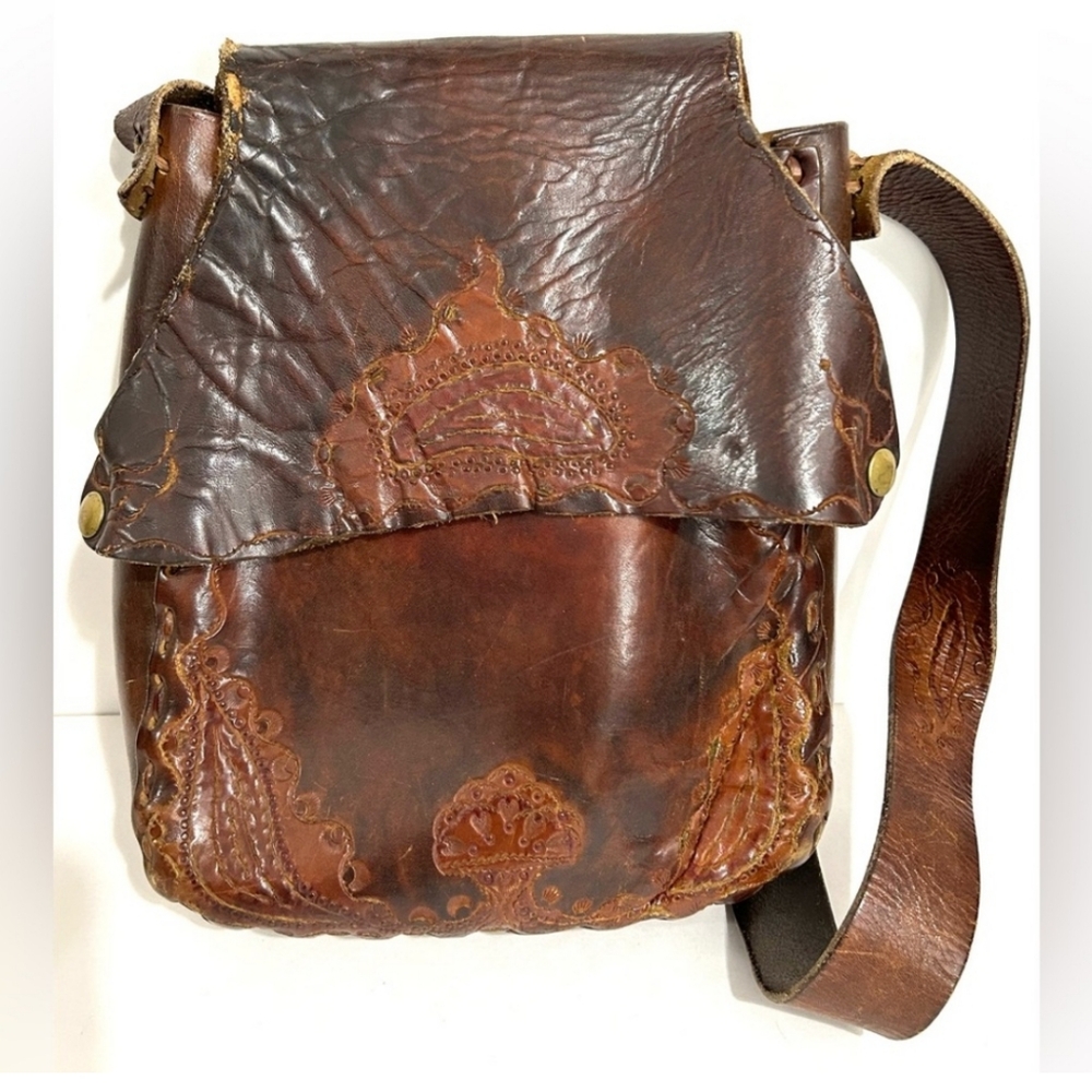 Vintage 70s Tooled Leather Shoulderbag Hippie Brown